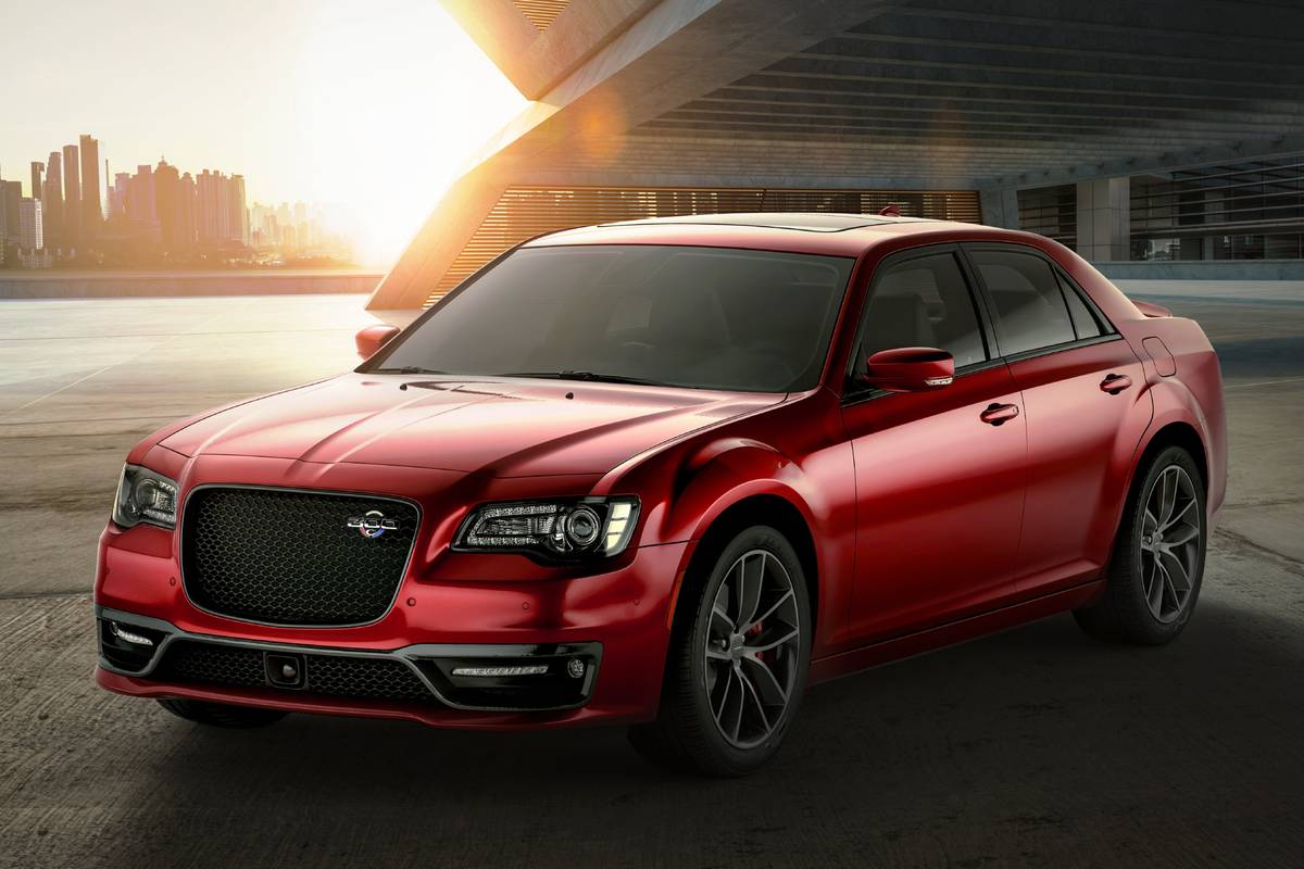 2023 Chrysler 300C Rides Into the Sunset With 485 Horses Under the Hood |  Cars.com