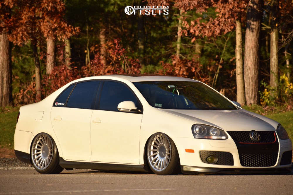 2008 Volkswagen Jetta with 18x9.5 40 3SDM 0.04 and 215/40R18 Nankang As-1  and Air Suspension | Custom Offsets