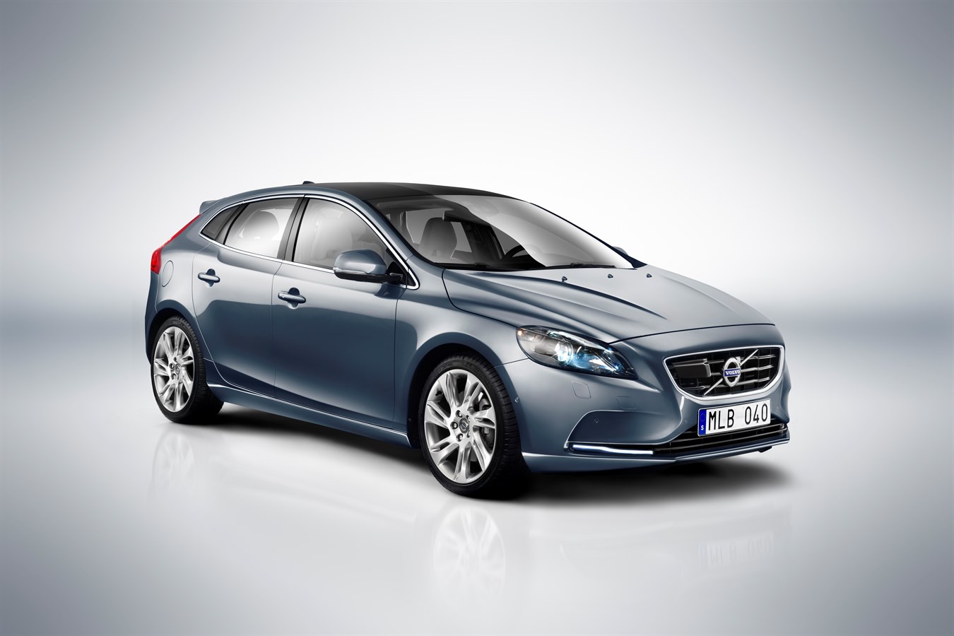 The all-new Volvo V40 – Market: Sharpened feel and features from larger  Volvos dressed up in a compact hatchback - Volvo Cars Global Media Newsroom