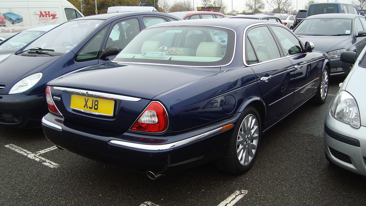 File:2003 Jaguar XJ8 3.5 V8 SE (15691966487).jpg - Wikimedia Commons