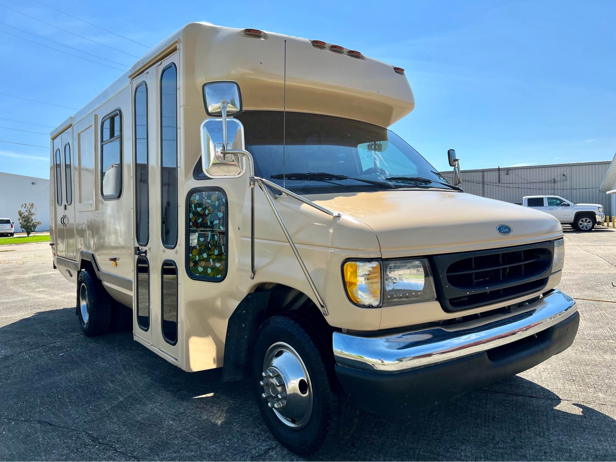 This Ford E-350-Based Motorhome Features Custom-Made Rustic Interior -  autoevolution