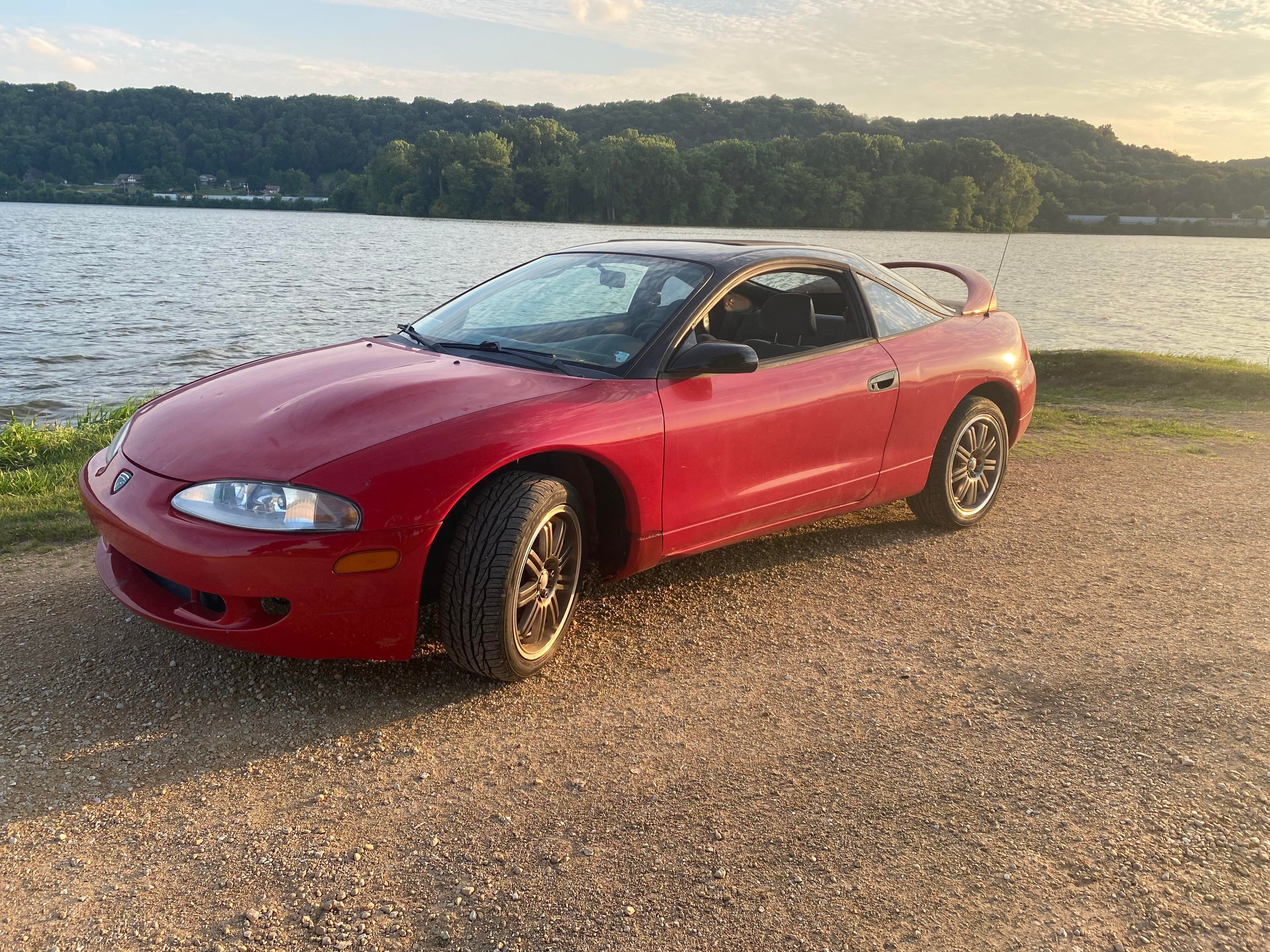 After a year ish of working on it I finally got to drive it. Not a finished  project, but at least I can drive it. 1997 eagle talon esi. : r/projectcar