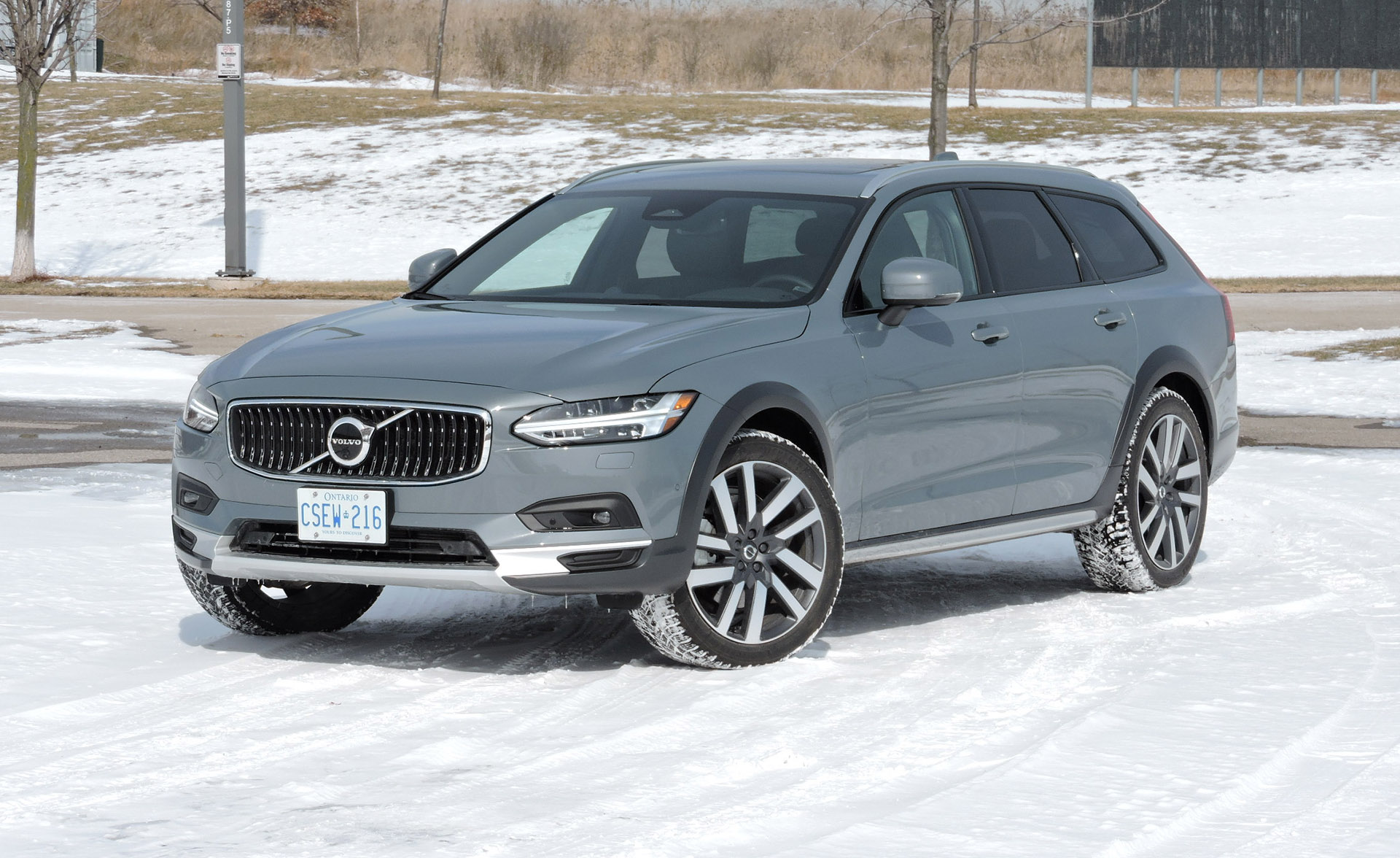 2022 Volvo V90 Cross Country B6 AWD Review: Pursuing the Best of Both  Worlds - AutoGuide.com