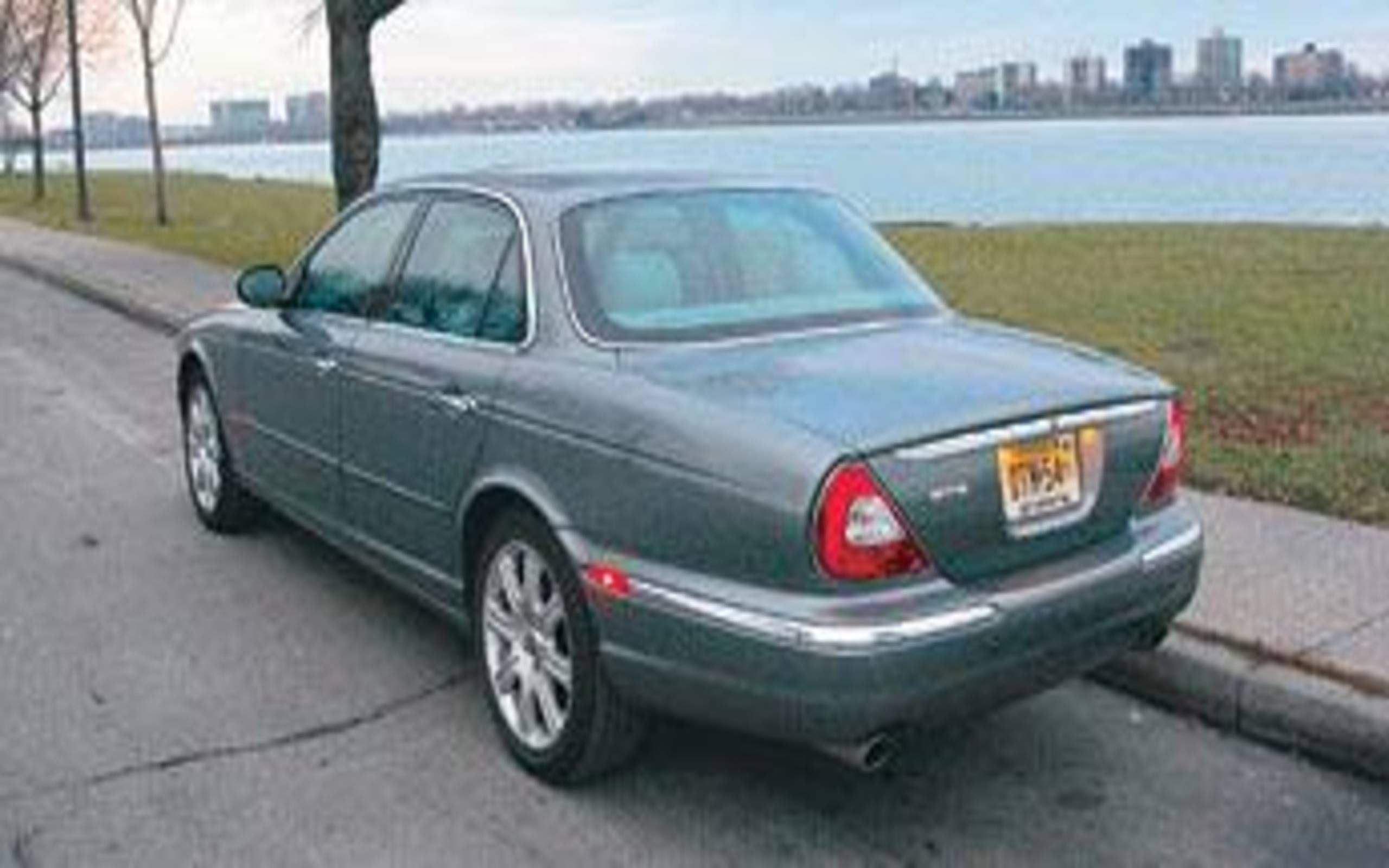 2004 Jaguar XJ8: First-quarter update: Like Buttah: Our XJ8 just gobbles up  those highway miles