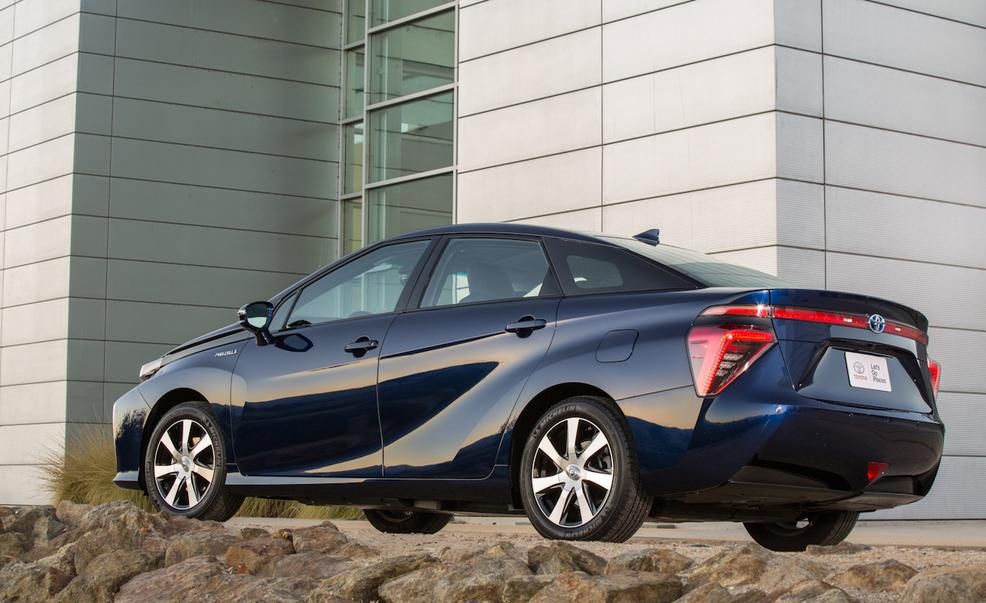 2017 Toyota Mirai Review, Pricing, and Specs