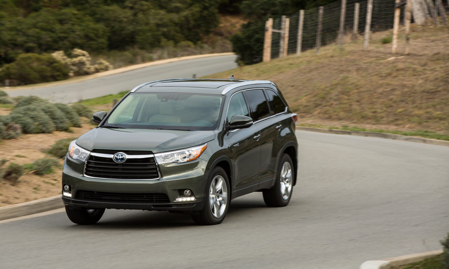 All-New 2014 Toyota Highlander Rings in the New Year with All the Bells and  Whistles - Toyota USA Newsroom