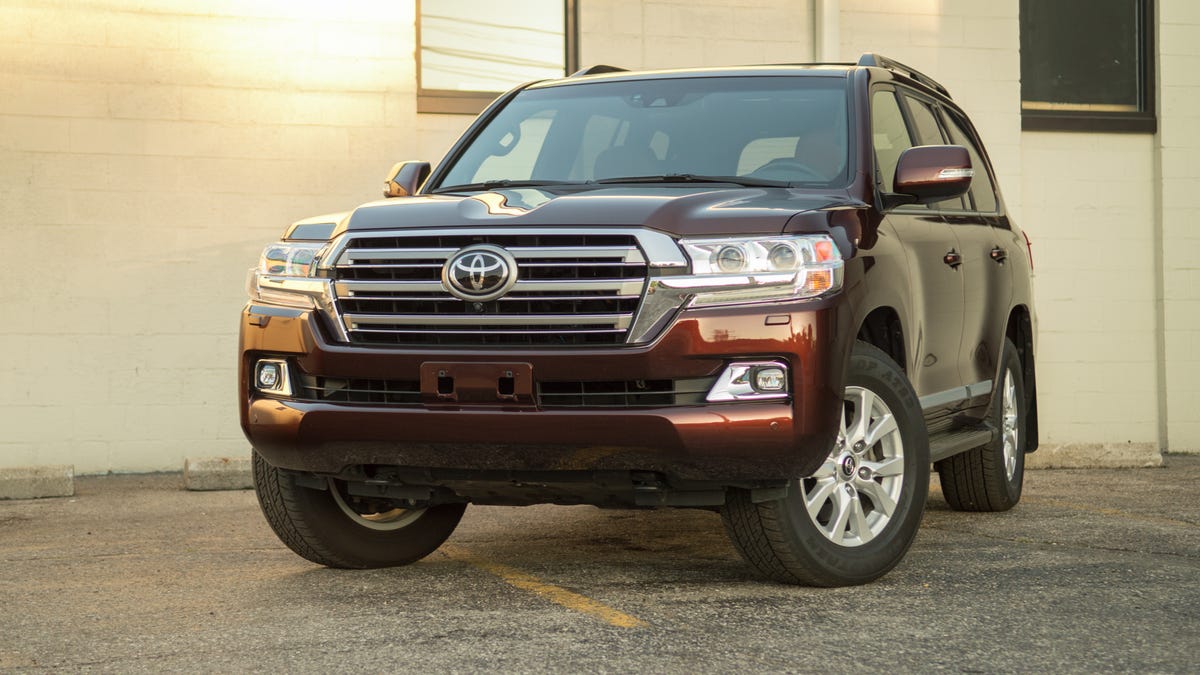 2016 Toyota Land Cruiser review: The $84,000 value buy - CNET