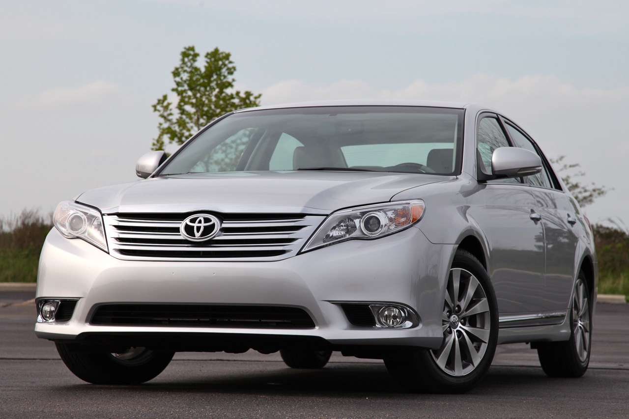 2011 Toyota Avalon: Review Photo Gallery