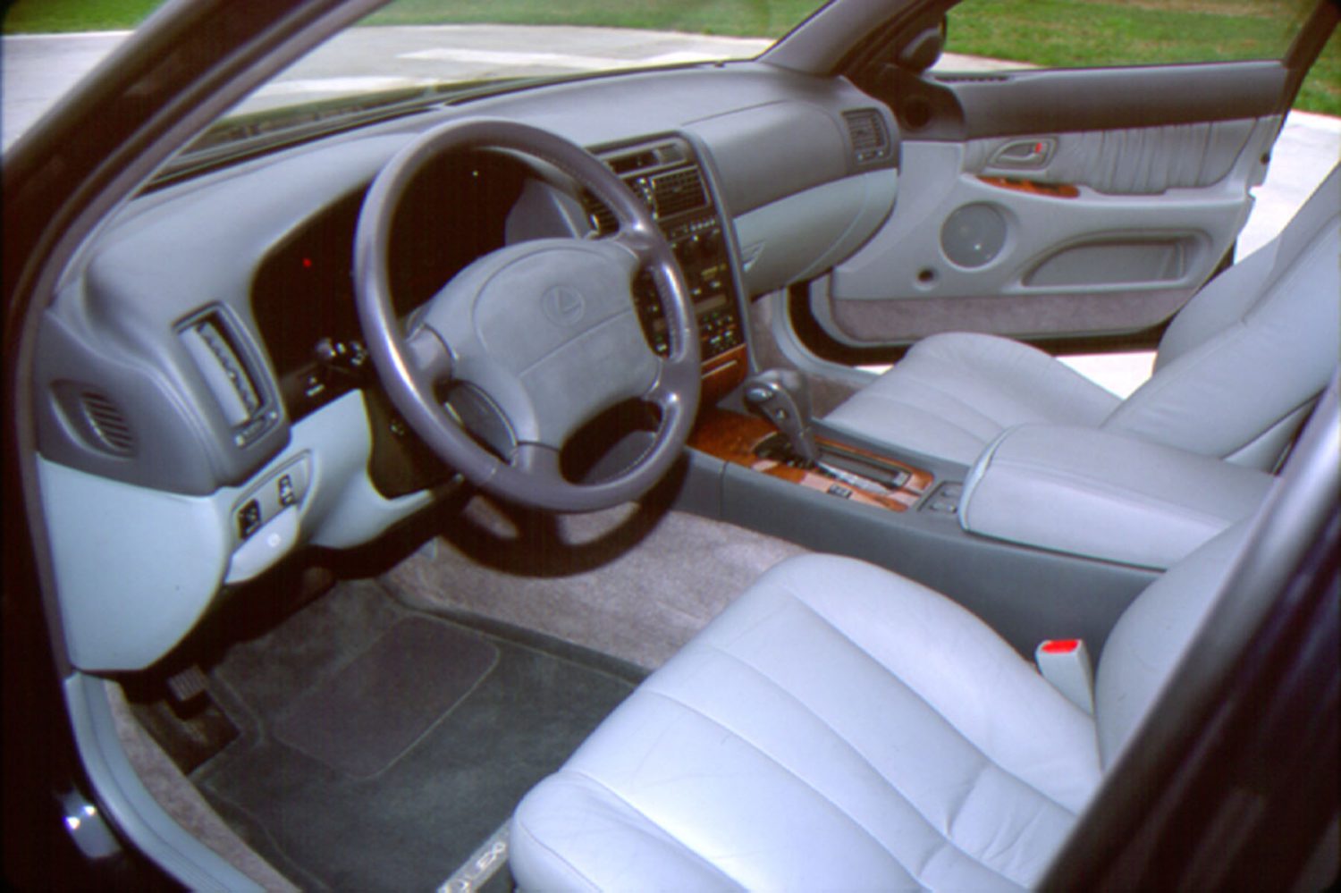 1994-1997 Lexus GS 300 interior 006 - Lexus USA Newsroom