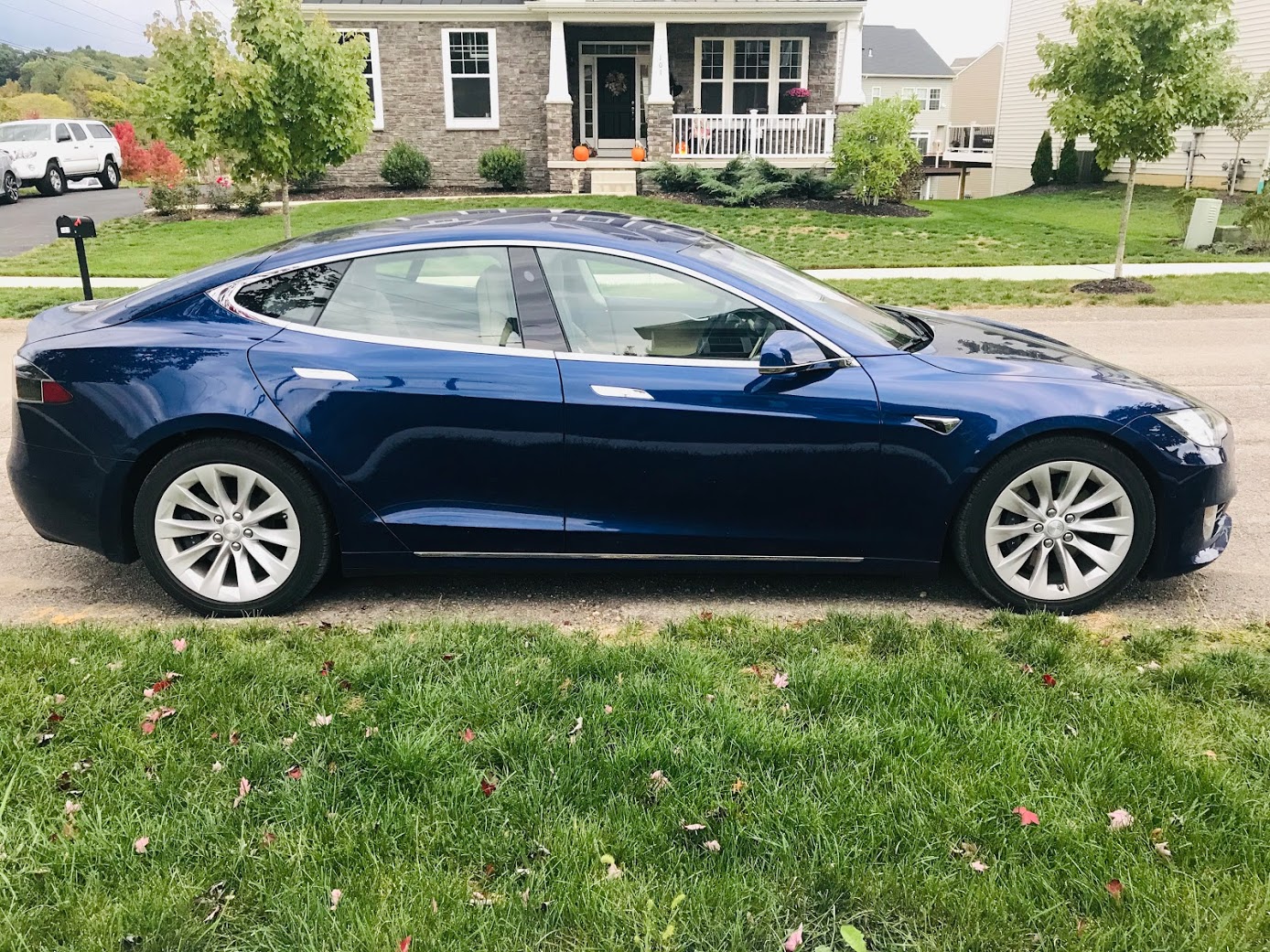 2017 / Model S / 75D / Deep Blue Metallic - e836d | Only Used Tesla