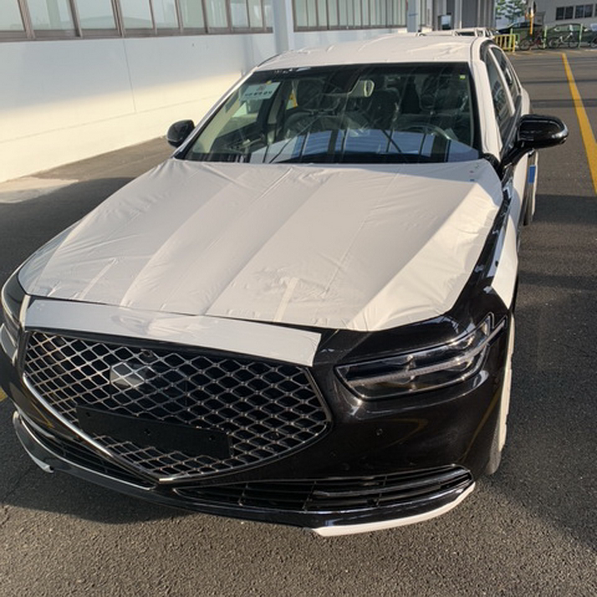 2019 Genesis G90 Spotted With Minimal Disguise, Superman-Like Grille |  Carscoops