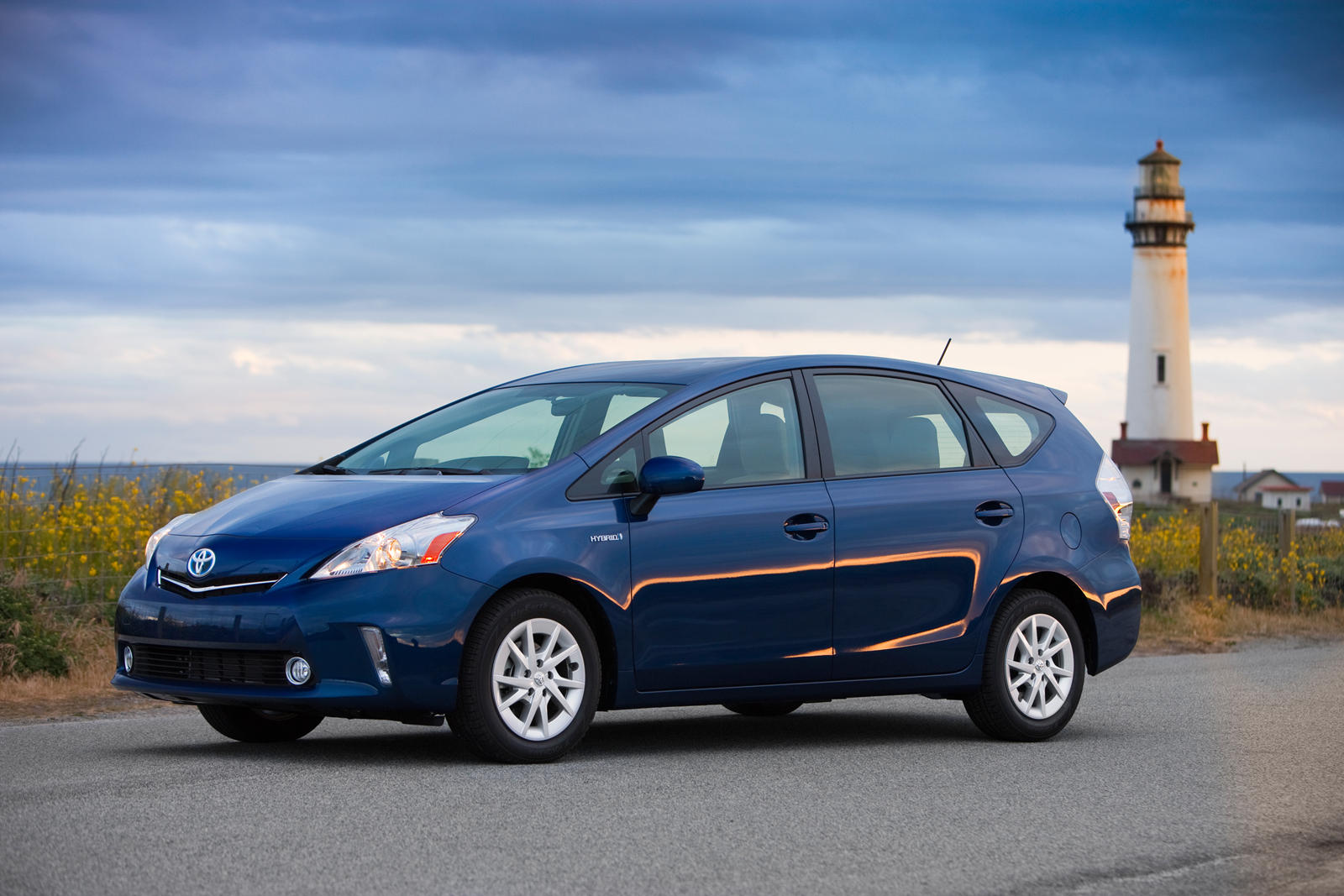 2014 Toyota Prius v: Review, Trims, Specs, Price, New Interior Features,  Exterior Design, and Specifications | CarBuzz