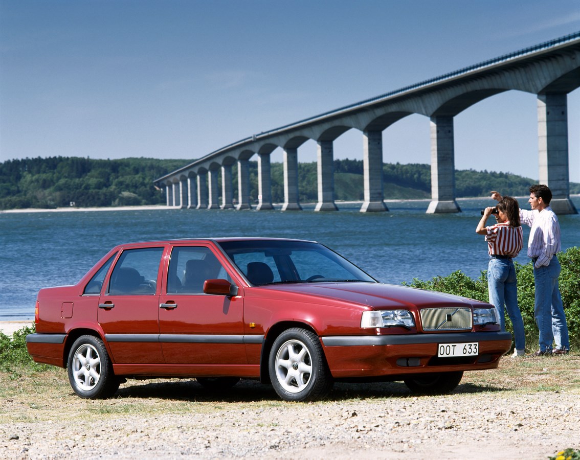 Volvo 850 with four world-firsts turns 20 - Volvo Car USA Newsroom