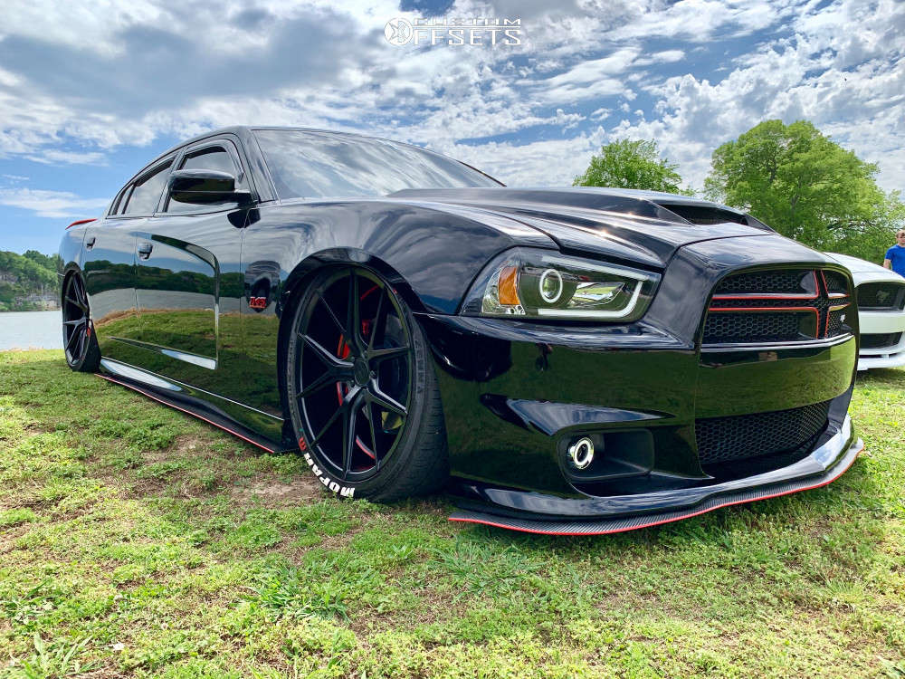 2012 Dodge Charger with 22x9 15 Verde Axis and 265/35R22 Lexani Lx-twenty  and Air Suspension | Custom Offsets
