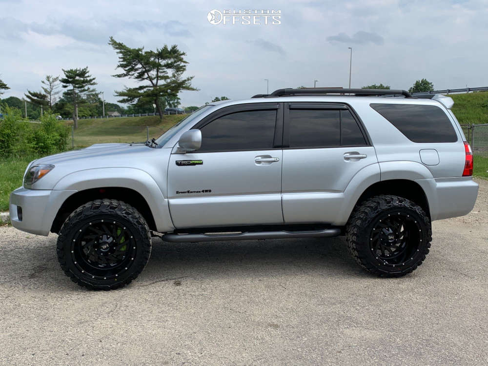 2007 Toyota 4Runner with 20x12 -44 Hardrock Crusher and 33/12.5R20  Gladiator Xcomp Mt and Suspension Lift 3" | Custom Offsets