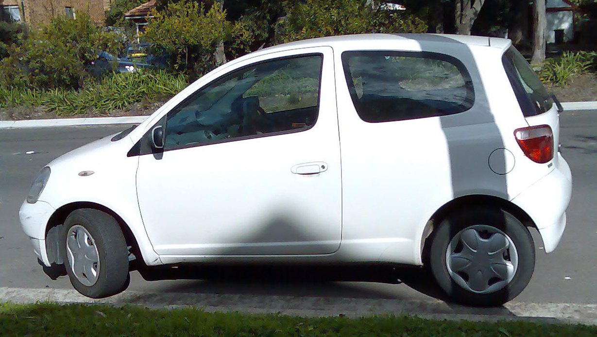 File:1999-2003 Toyota Echo (NCP10R) 3-door hatchback 02.jpg - Wikimedia  Commons