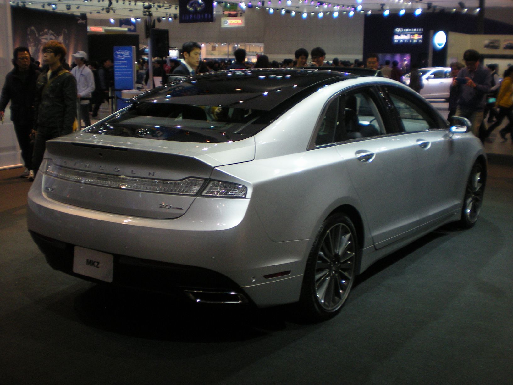 File:LINCOLN MKZ 2013 SMS 02.JPG - Wikimedia Commons