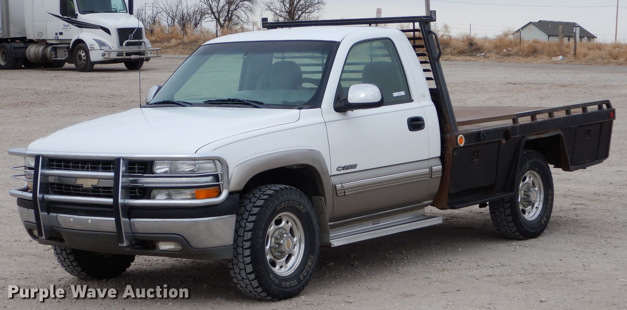 2000 Chevrolet Silverado 2500 flatbed pickup truck in Dodge City, KS | Item  IE9576 sold | Purple Wave