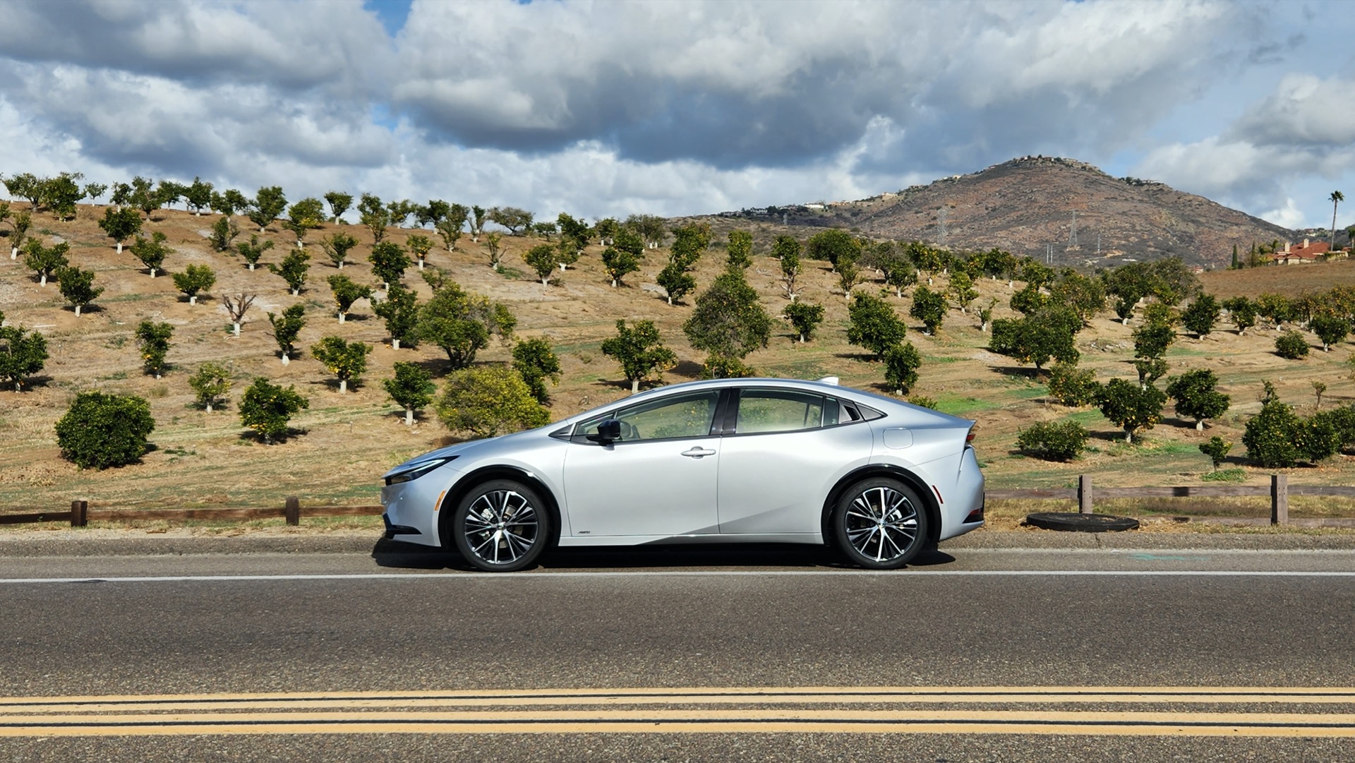 Review: 2023 Toyota Prius rethinks high-mpg hybrid for stunning style