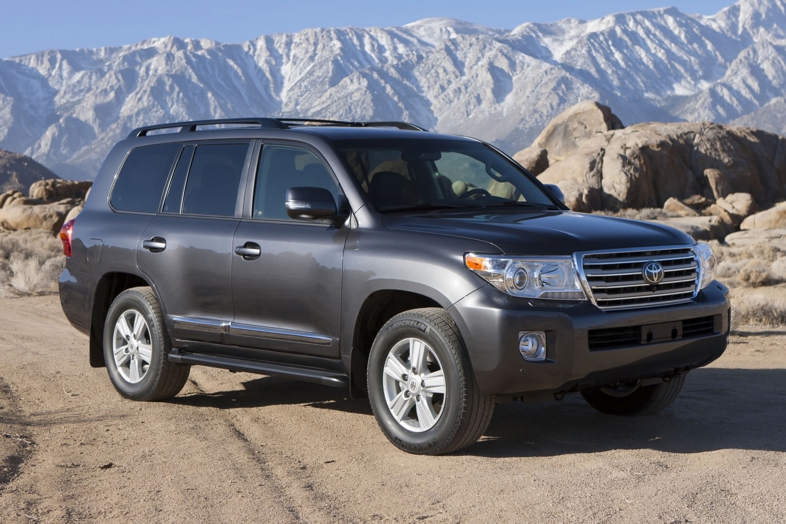 2013 Toyota Land Cruiser Review & Ratings | Edmunds
