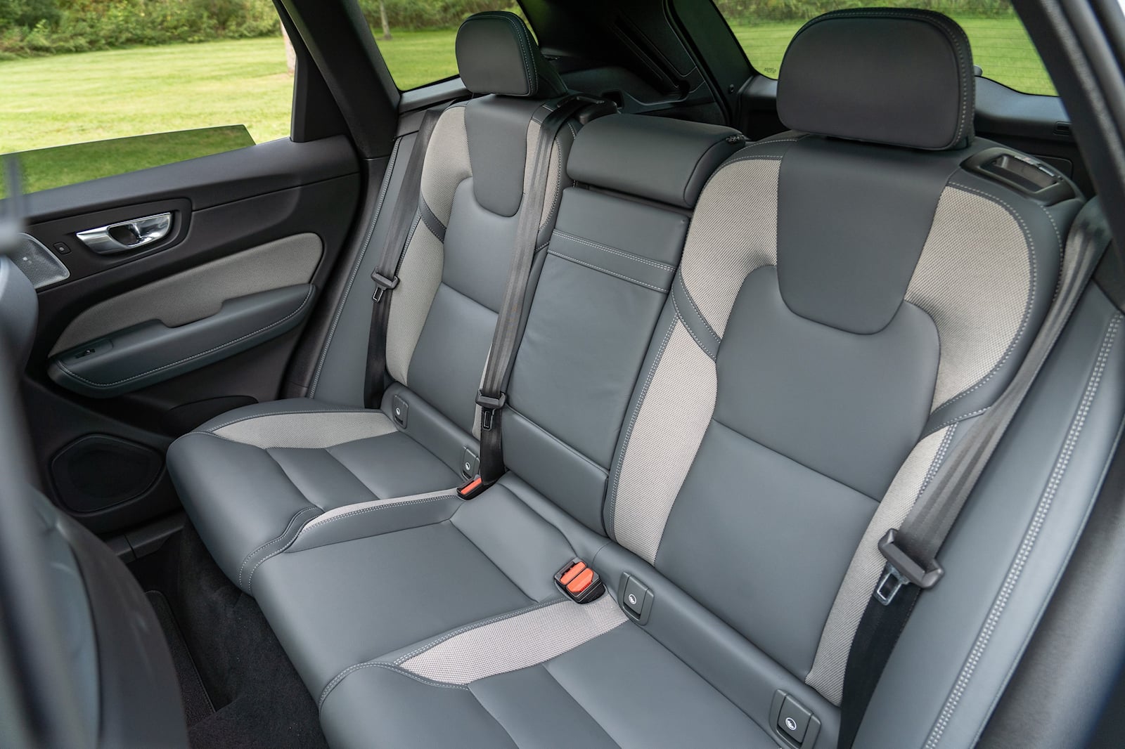 2023 Volvo XC60 Interior Dimensions: Seating, Cargo Space & Trunk Size -  Photos | CarBuzz