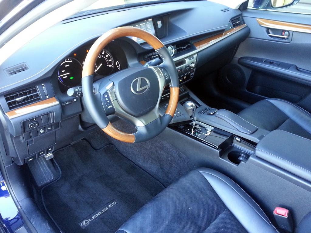 Test Drive: 2015 Lexus ES 300h | The Daily Drive | Consumer Guide® The  Daily Drive | Consumer Guide®