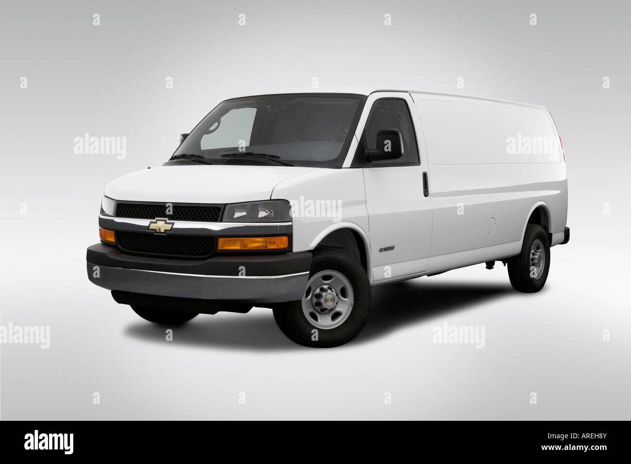 2006 Chevrolet Express Cargo 3500 Extended in White - Front angle view  Stock Photo - Alamy