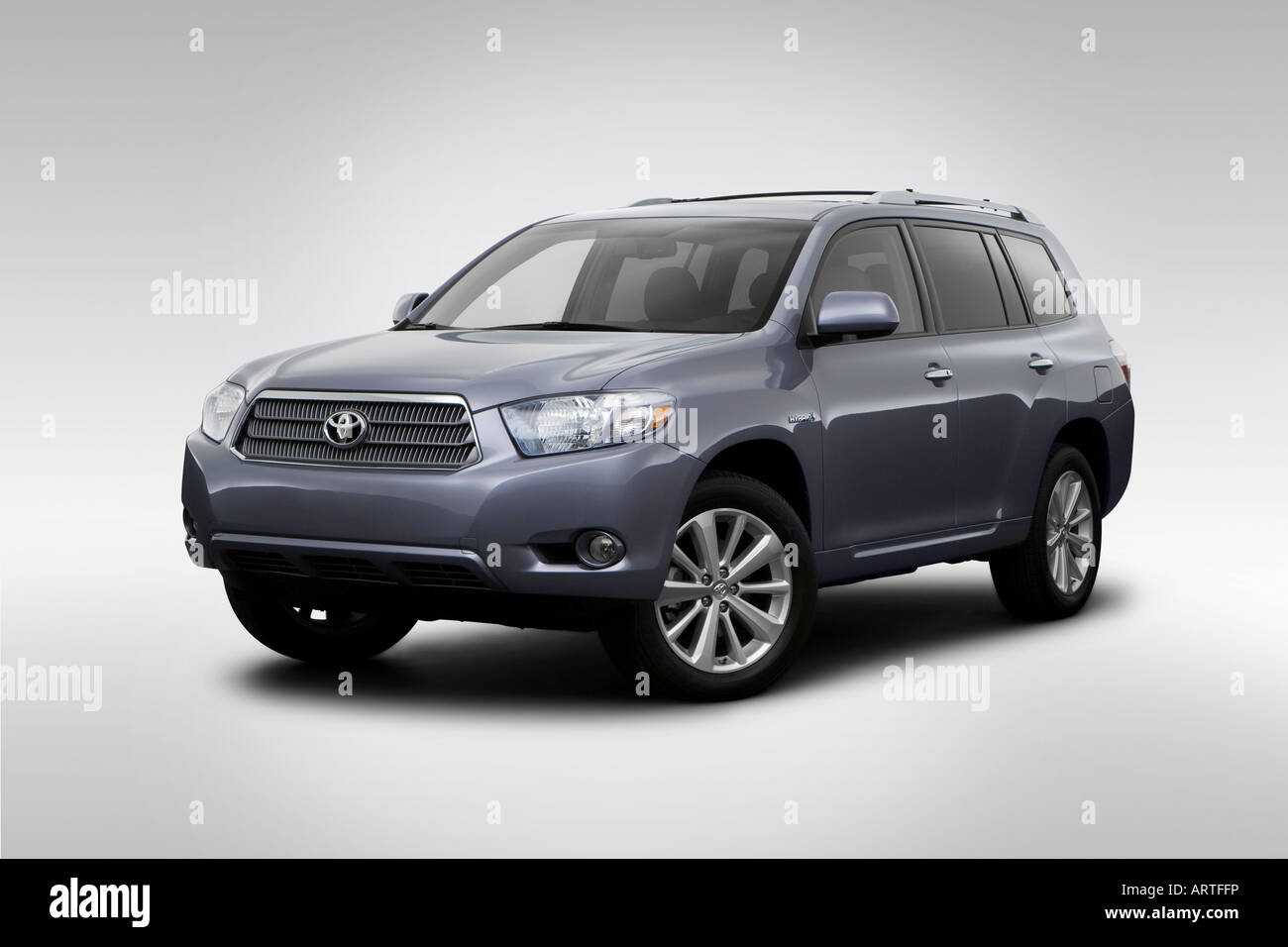 2008 Toyota Highlander Hybrid Limited in Blue - Front angle view Stock  Photo - Alamy