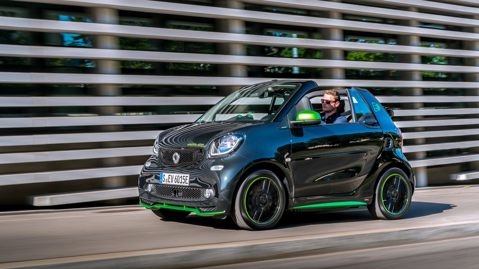 Smart EQ fortwo cabrio (2018-2019) price and specifications - EV Database