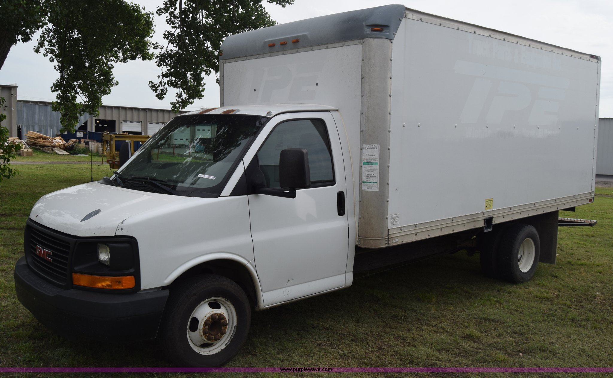2004 GMC Savana G3500 Cargo box truck in Wichita, KS | Item AR9543 sold |  Purple Wave