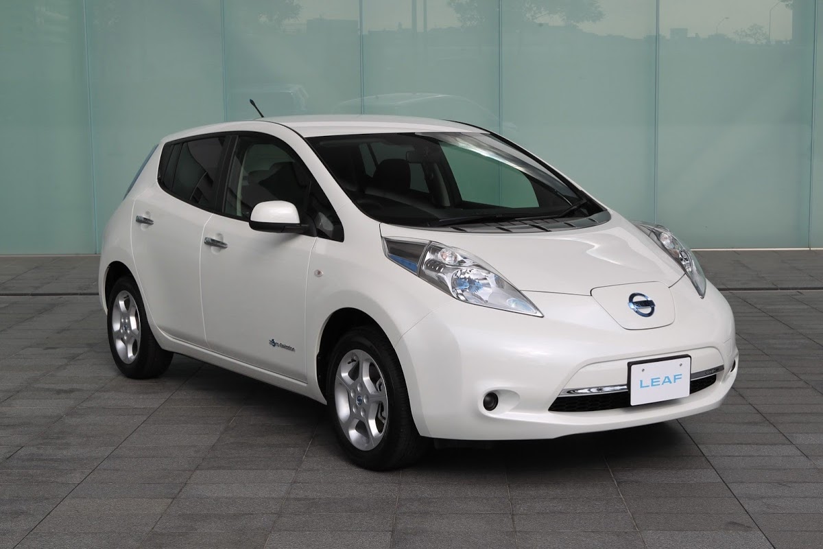 Nissan Unveils 2013 Leaf with New Electric Motor, Cheaper S Grade and  Weight Savings of 80kg/176lbs | Carscoops