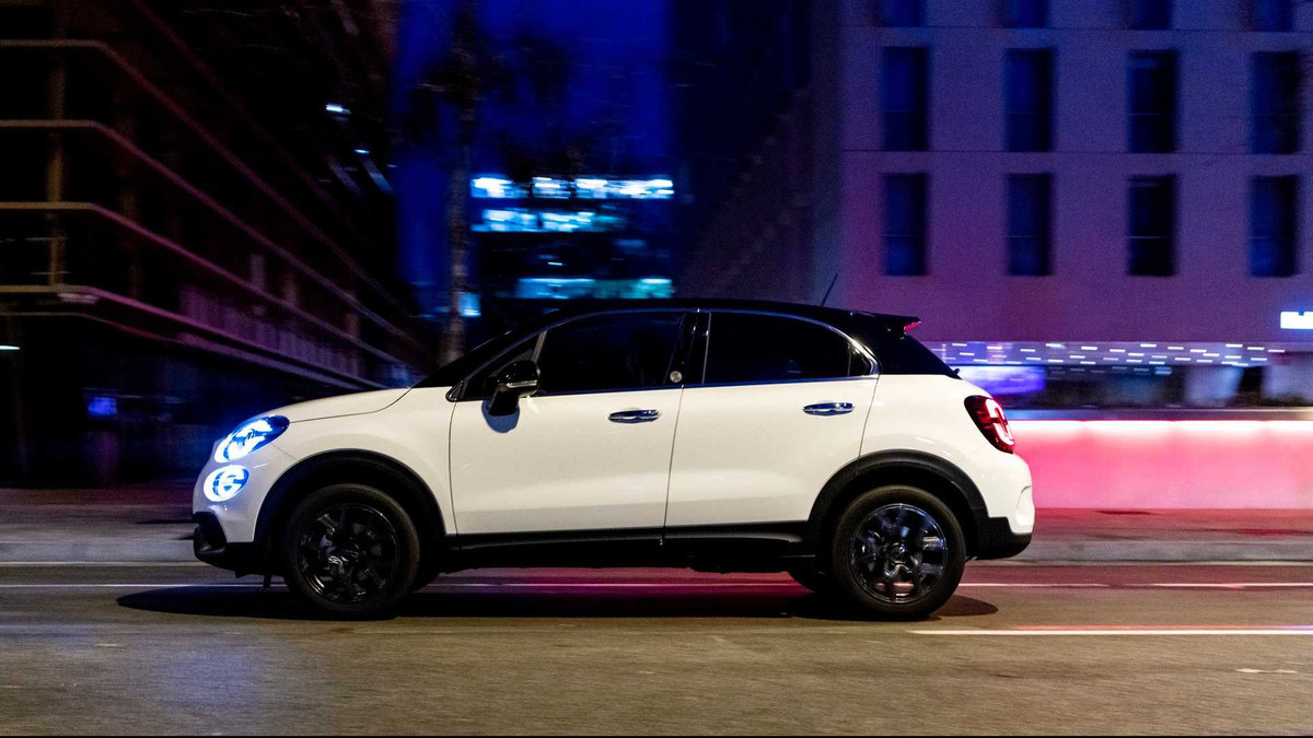 FIAT Celebrates 120th Anniversary With Special-edition Two-tone 2019 500X