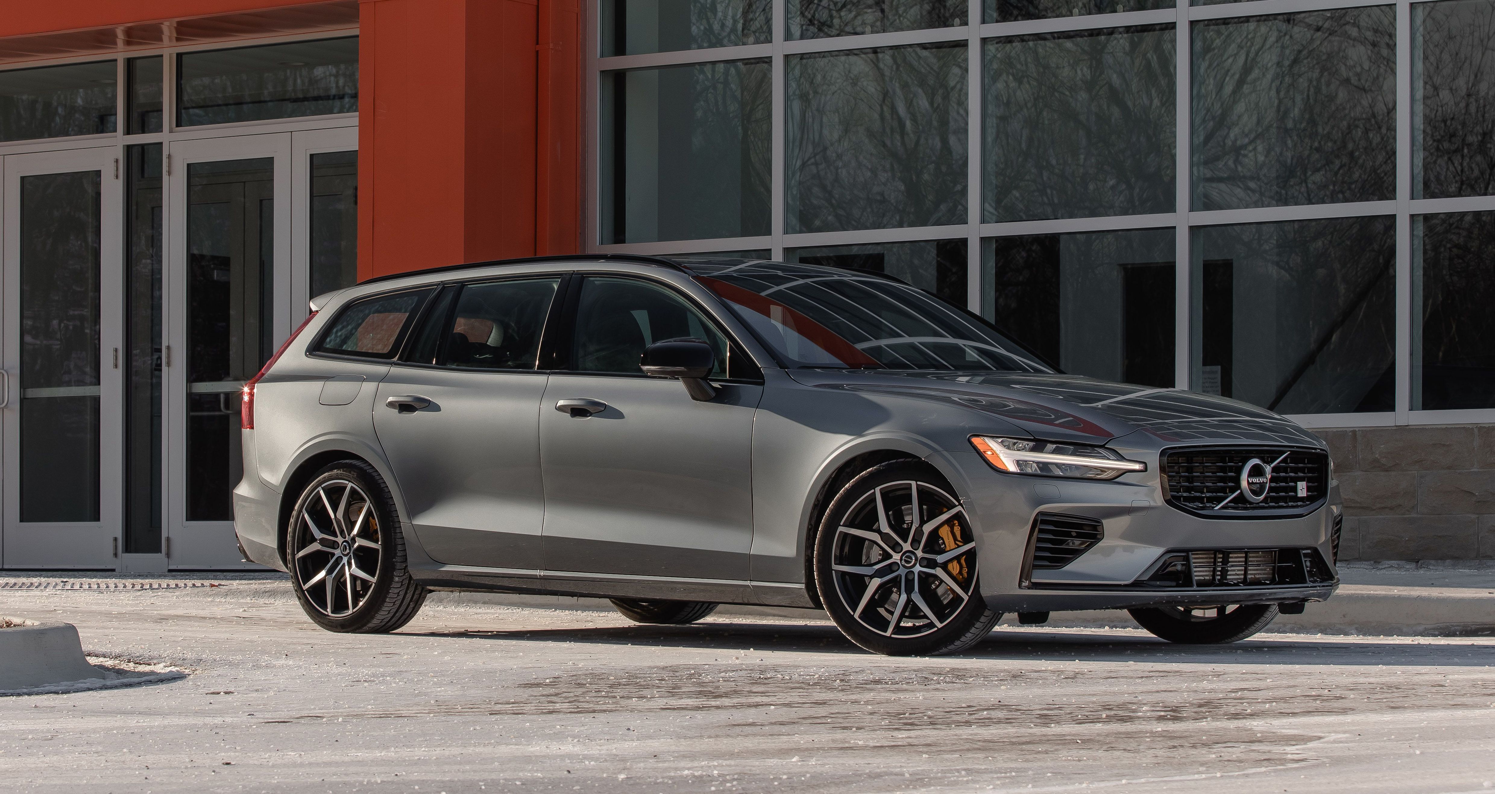 2022 Volvo V60 Review, Pricing, and Specs