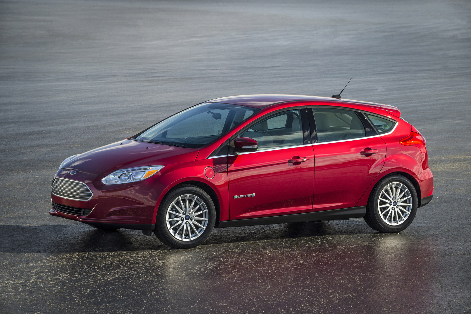 2015 Ford Focus Electric Price Cut To $29,995, A $6K Drop: Report