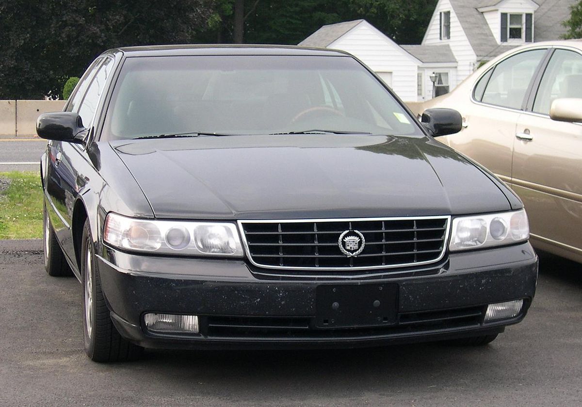 File:2000 Cadillac STS.jpg - Wikimedia Commons