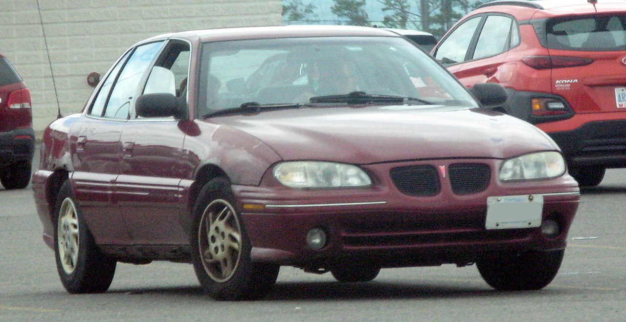 File:1997 Pontiac Grand Am SE, Front Right, 07-19-2020.jpg - Wikimedia  Commons