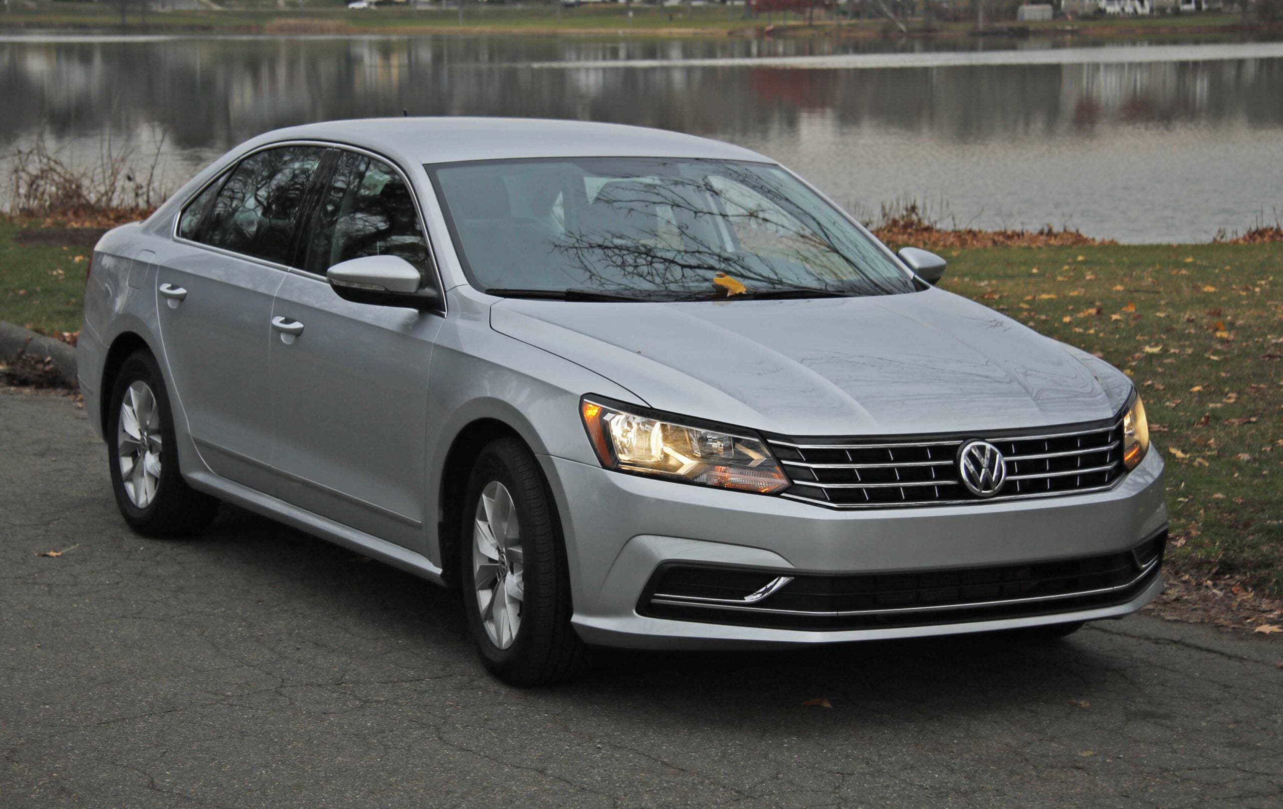 Review: 2016 VW Passat 1.8T S has style without the extras