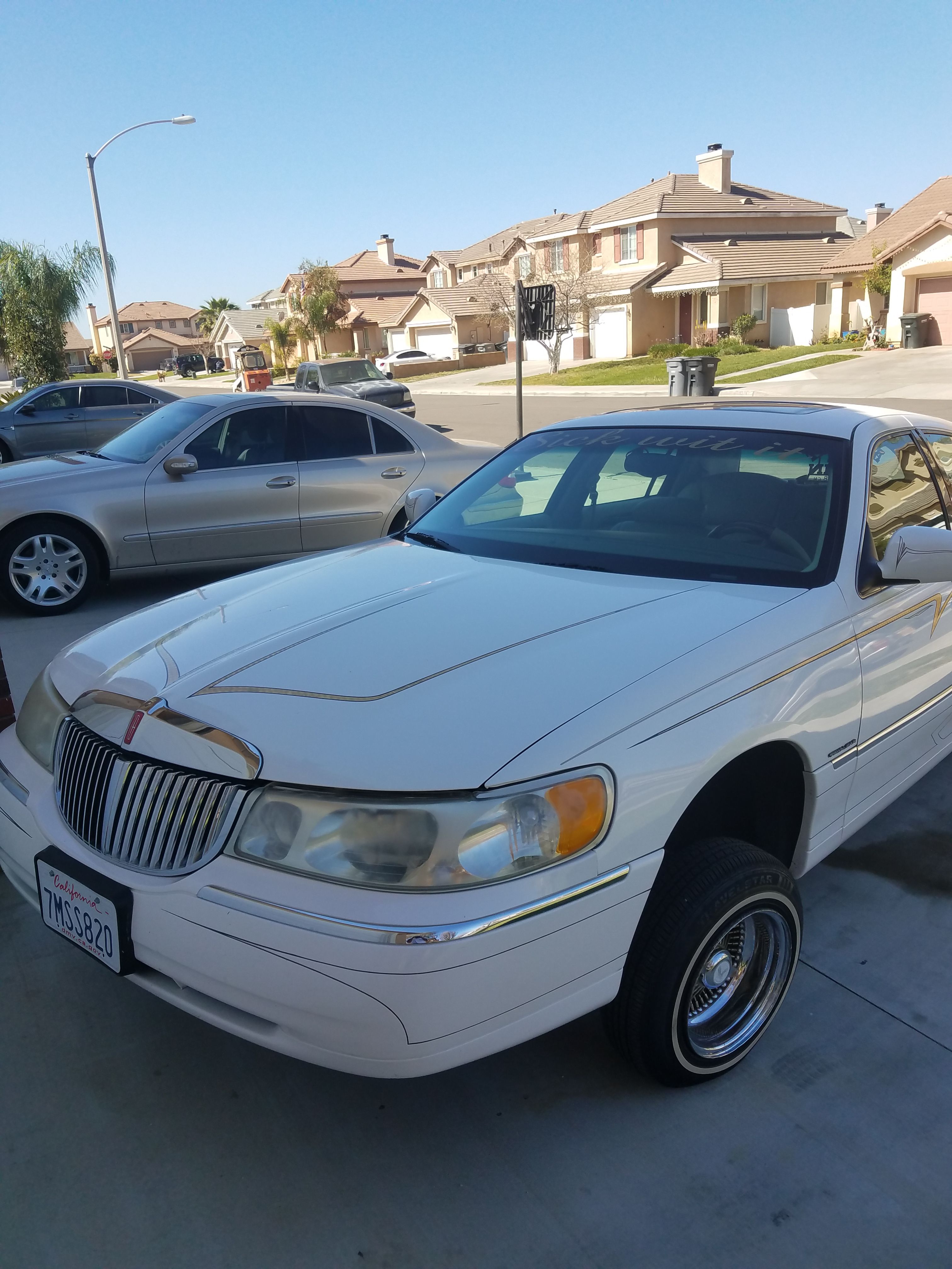 2000 Lincoln Town Car lowrider for Sale in Moreno Valley, CA - OfferUp