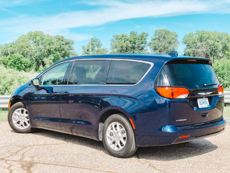 Chrysler Voyager: The Best of Pacifica, But for Less $$ - A Girls Guide to  Cars