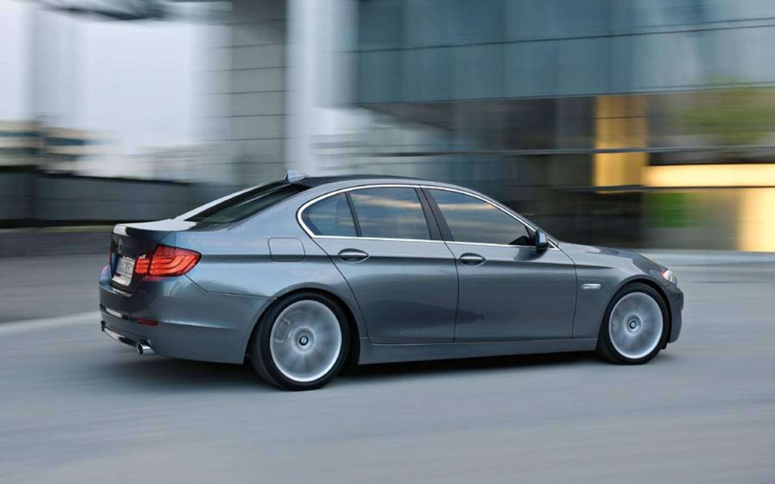 2012 BMW 528i xDrive Sedan: Review notes: An overmatched four-cylinder  application