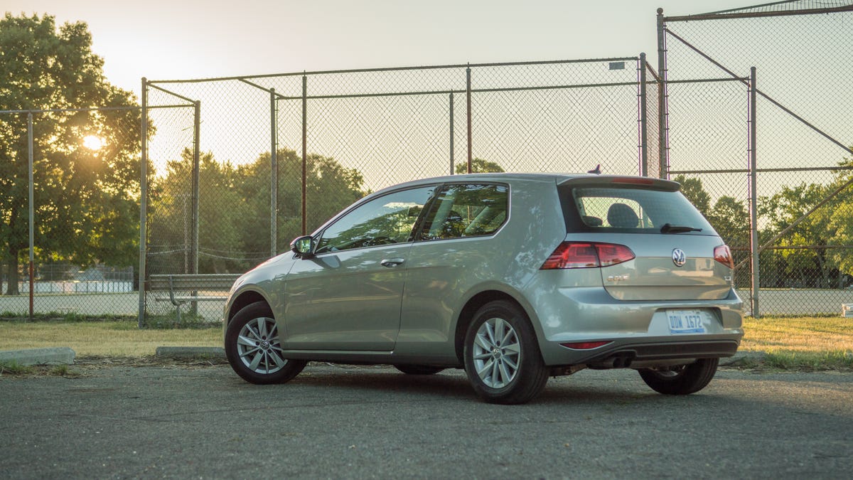 2016 Volkswagen Golf TSI S review: Milquetoast practicality - CNET