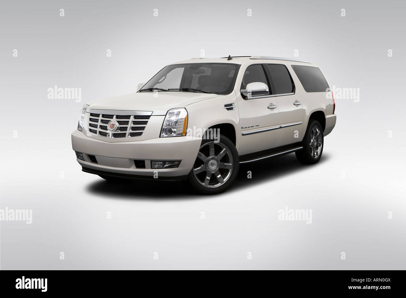 2008 Cadillac Escalade ESV in White - Front angle view Stock Photo - Alamy