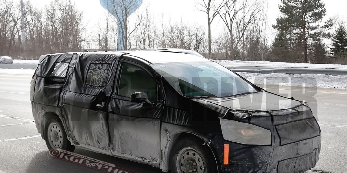 2017 Chrysler Town & Country Spied Again, More Details Emerge &#8211; News &#8211;  Car and Driver