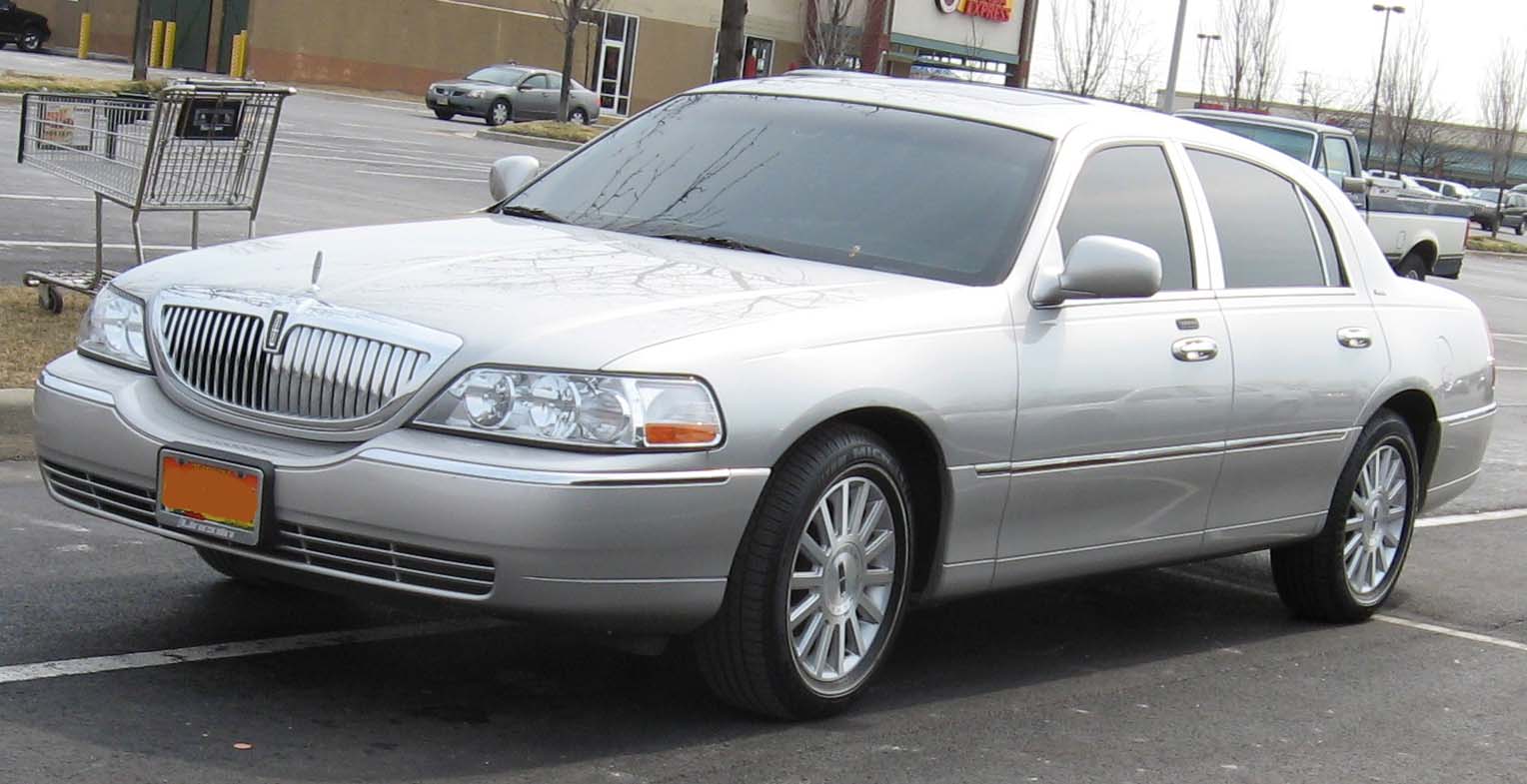 File:2003-2007 Lincoln Town Car.jpg - Wikimedia Commons