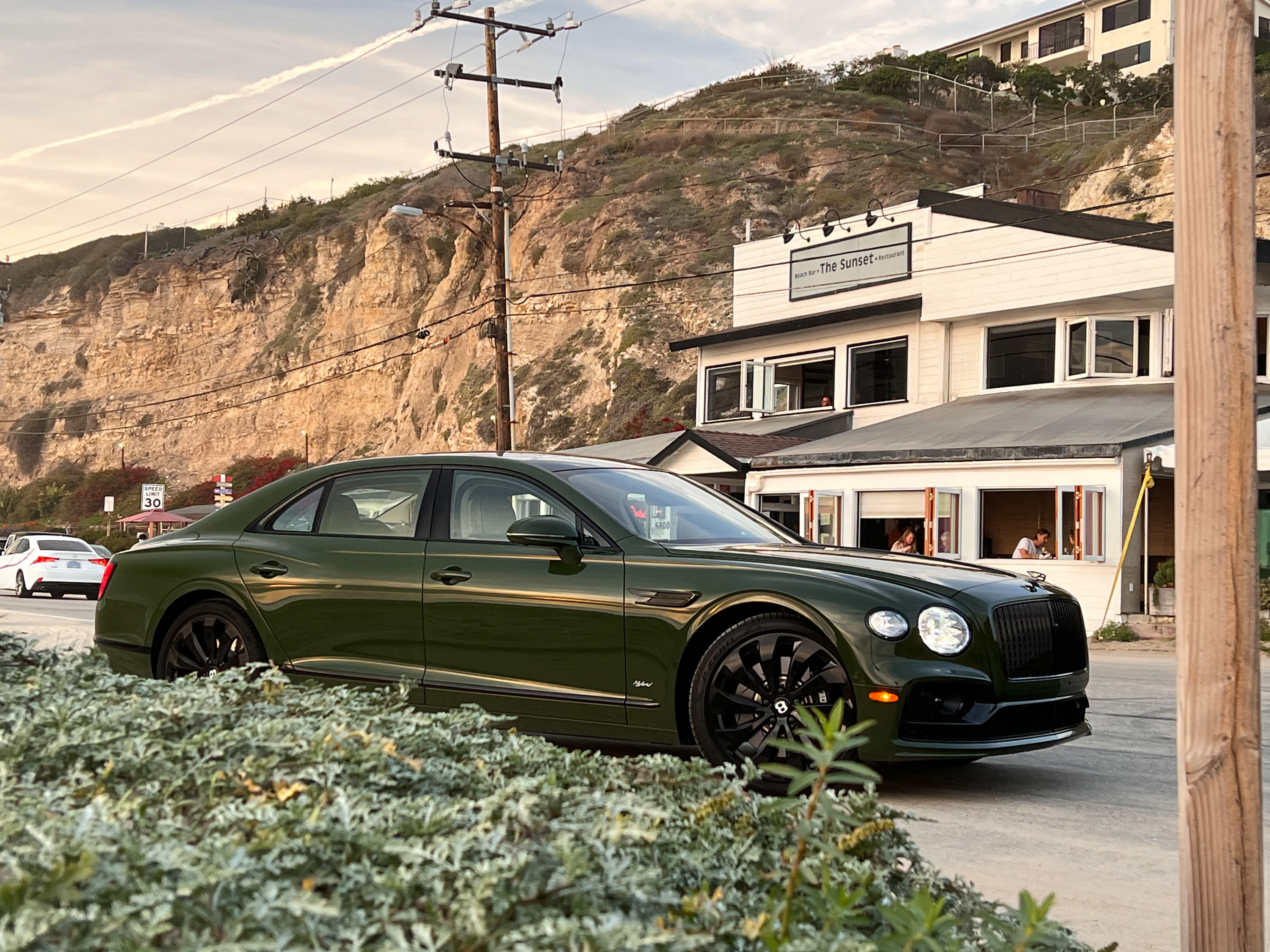 The Bentley Flying Spur Hybrid proves electric motors improve the breed |  Ars Technica