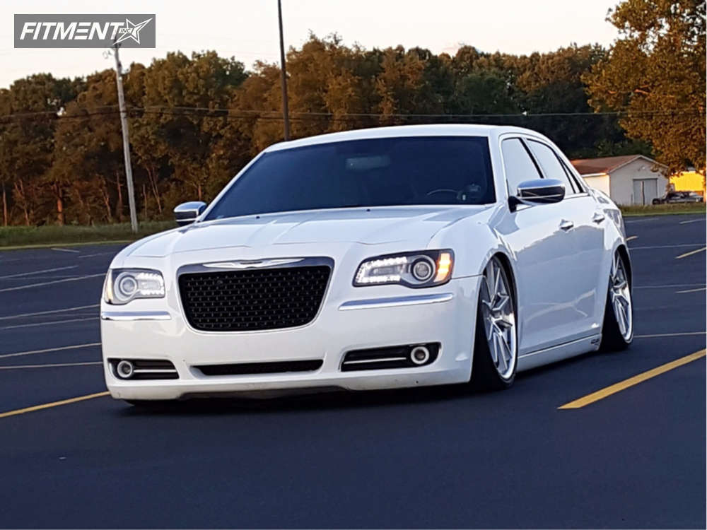 2013 Chrysler 300 C with 22x9 Shift Carrera and Federal 255x30 on Air  Suspension | 277351 | Fitment Industries