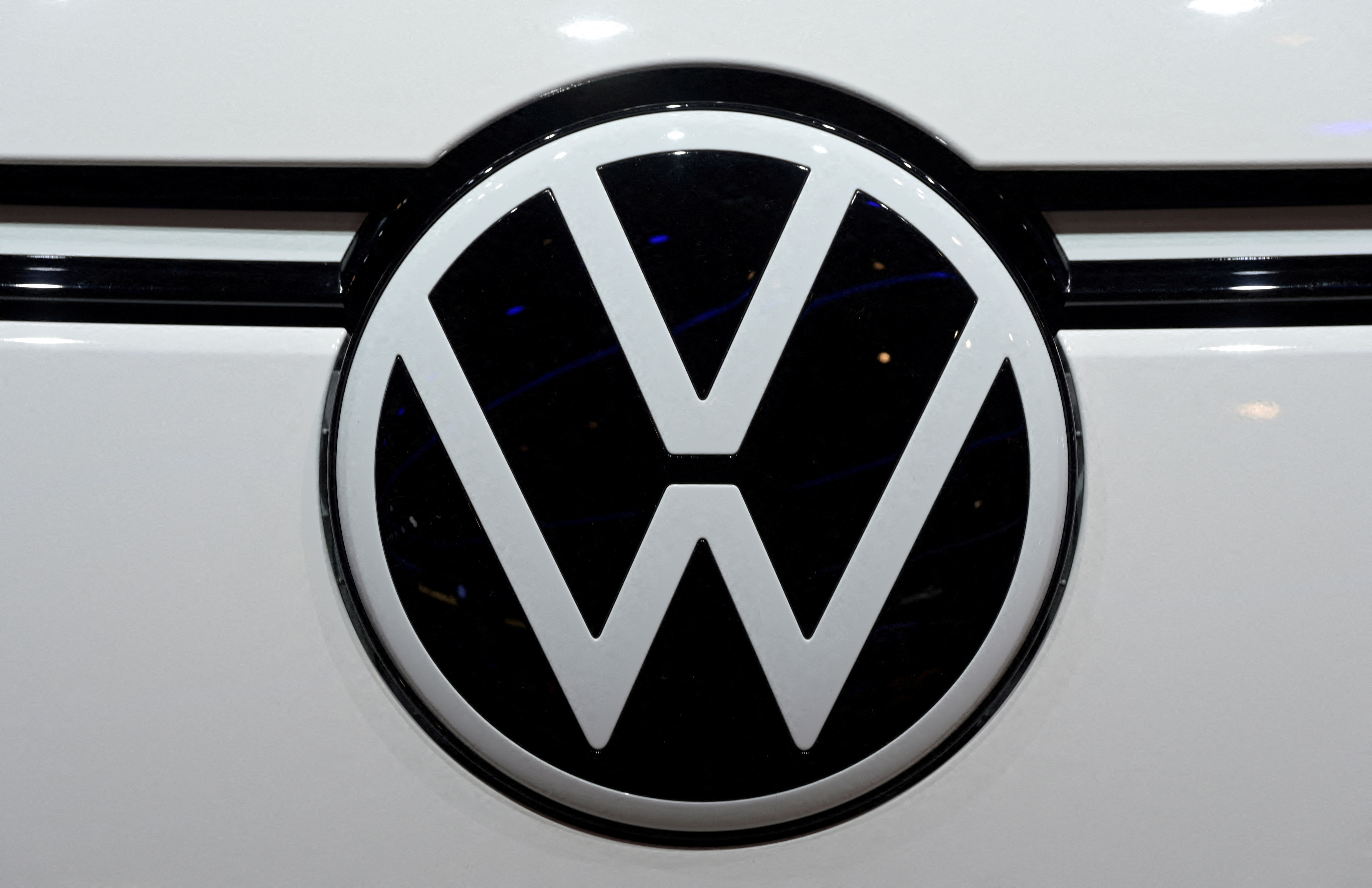 Volkswagen pauses on Europe battery plants, awaits EU response to IRA |  Reuters