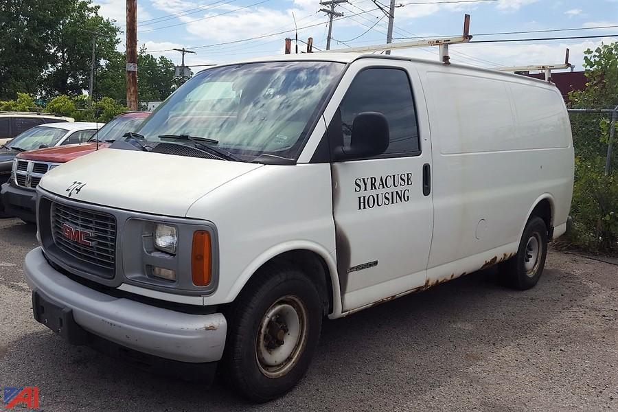 Auctions International - Auction: Syracuse Housing Authority, NY #14688  ITEM: 2001 GMC Savana 2500 Van