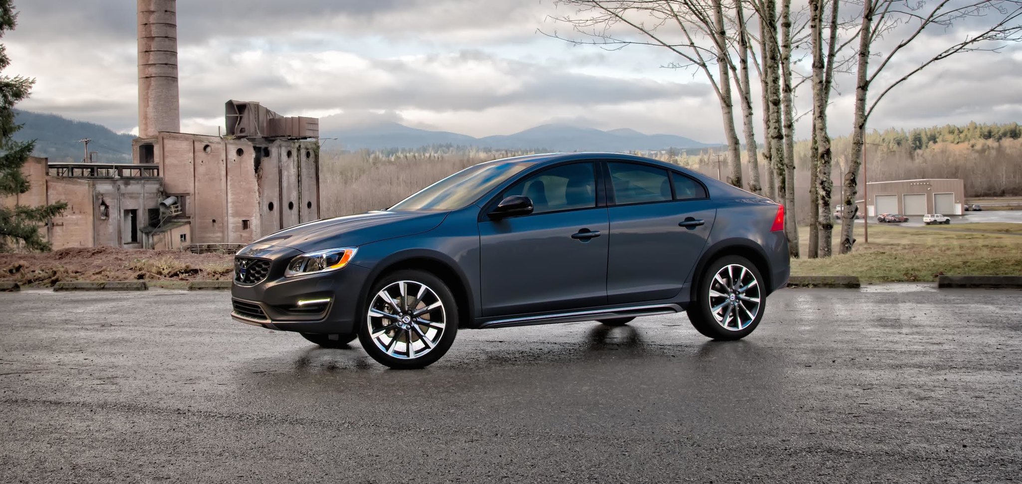 Video Review: With the S60, Volvo Adds a Sedan to Its Cross Country Line -  The New York Times