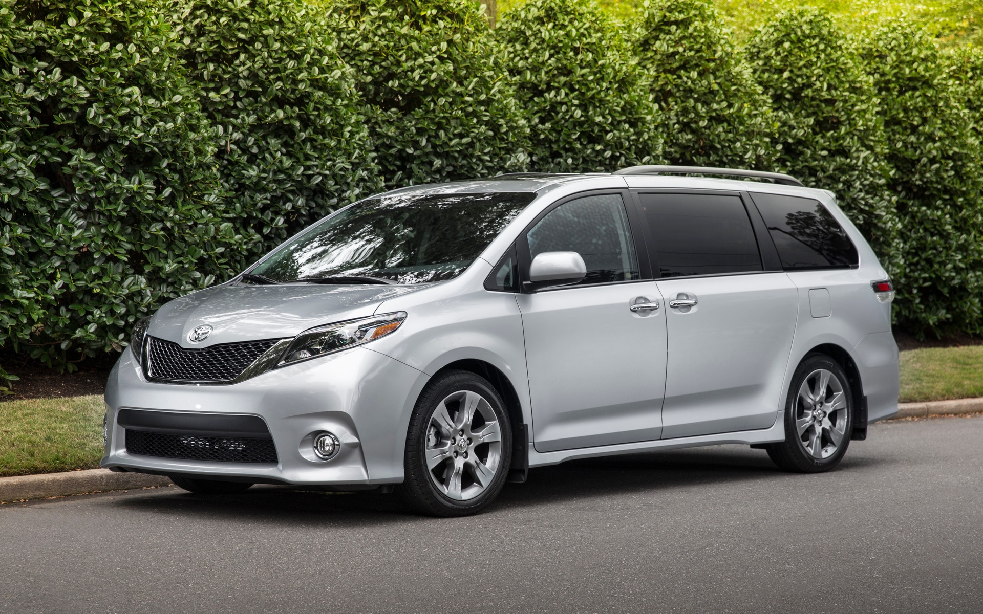 2017 Toyota Sienna: Family First - The Car Guide